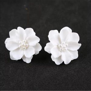 BEST SELLER! Stunning White Flower Pedal Earrings
